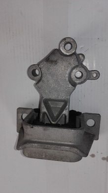 Engine mount  12325742R